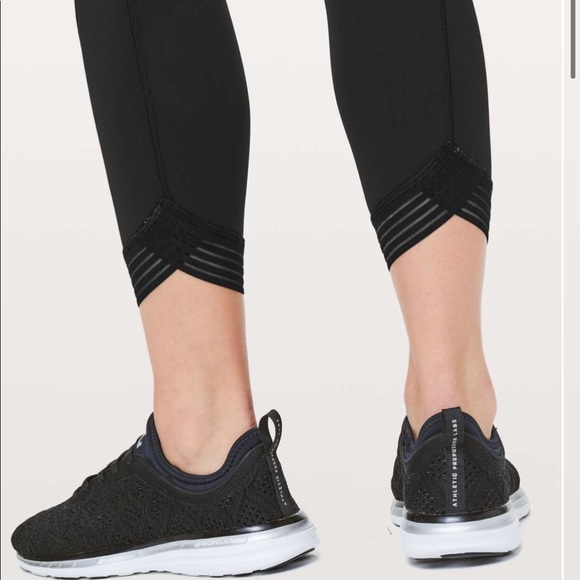 Lululemon Find Focus 7/8 Tight Pant size 6 Like New! - Picture 3 of 16